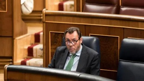 Puente, tras entregarle la diputada del PP el spray pimienta a un trabajador en el Congreso: "Delincuentes de lo más cutres"