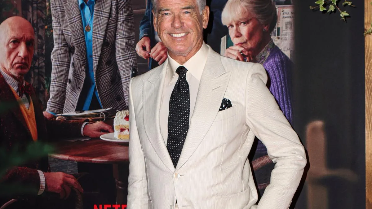Pierce and Paris Brosnan planning art exhibition