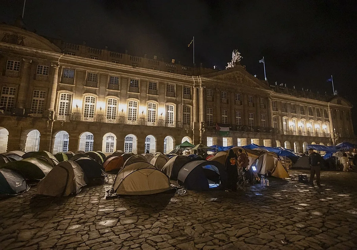 La acampada del Obradoiro convoca una protesta contra el racismo en el acceso a la vivienda