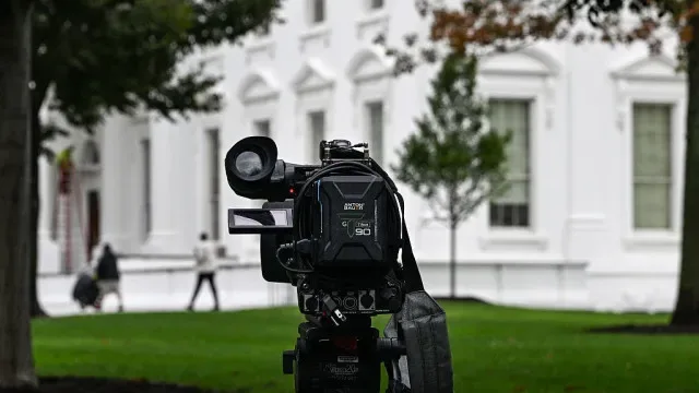Juiz prolonga acesso de CNN, MSNBC e Politico à Casa Branca