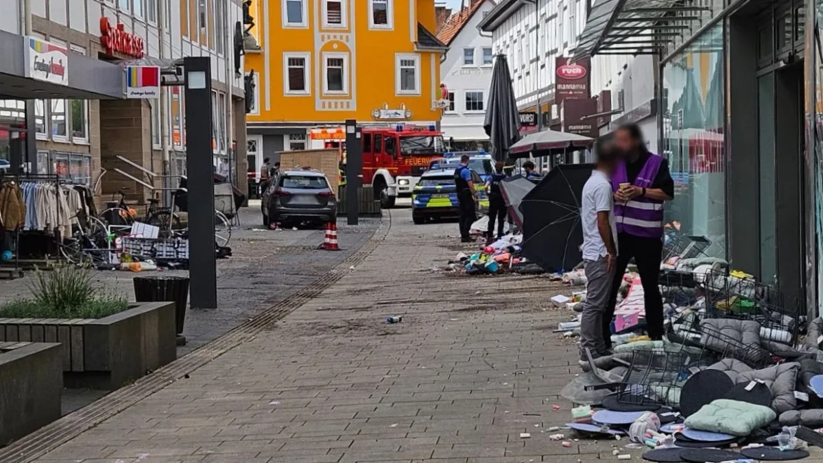 Hofgeismar: Auto rast durch Fußgängerzone – acht Passanten verletzt
