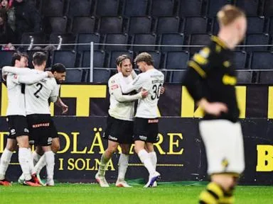Wild 11-goal second half in Swedish soccer league game that was scoreless at halftime