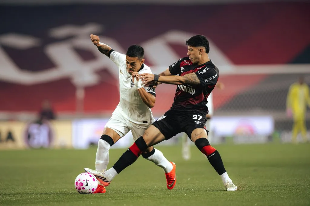 Athletico e Atlético-MG empatam em jogo eletrizante
