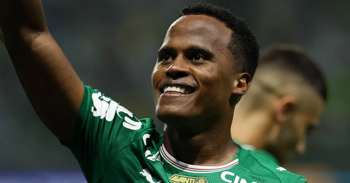 Torcedoras do Fluminense surpreendem transmissão com cartaz para John Arias; veja o vídeo