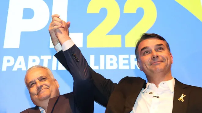 Gaspar leva ofensiva contra Lulinha da CPMI para a campanha de Flávio