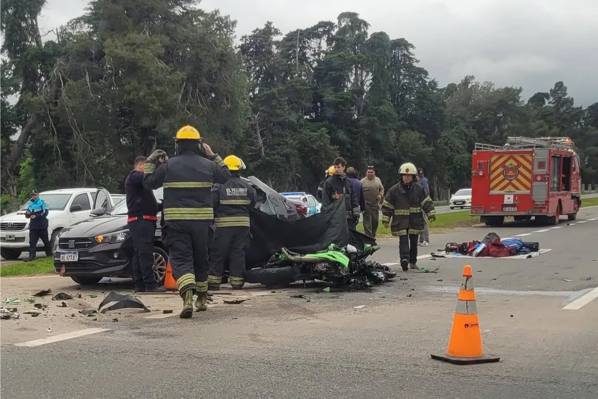Chocaron un auto y una moto en la ruta 2: murieron dos hombres