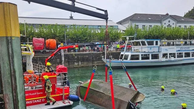 Mehrere Menschen im Wasser: Rettung auf dem Bodensee: Motorboot kentert bei Hilfsaktion