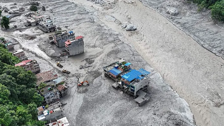 Expert: Nepal's ice avalanche triggers deadly Gyirong mudslide
