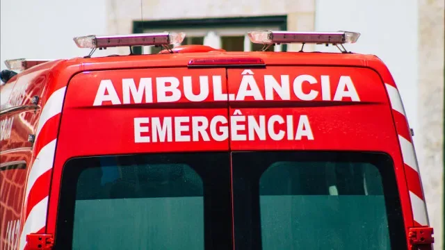 Colisão entre dois parapentes causa ferido grave no concelho de Alcobaça
