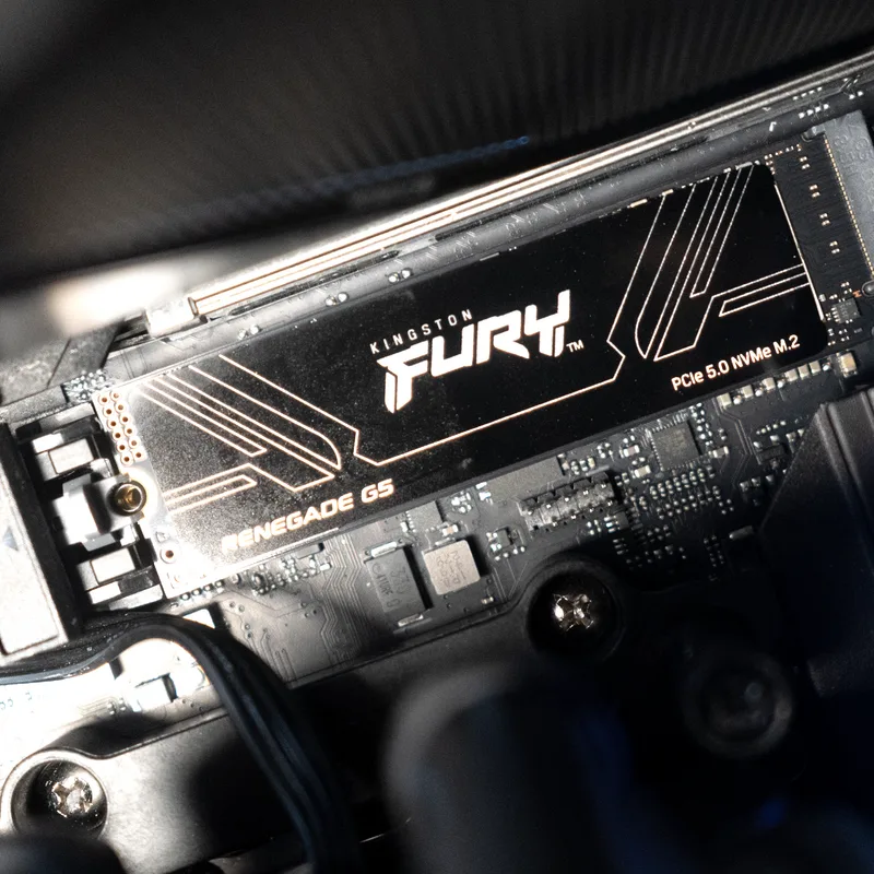 Actualité : Bon plan – Le SSD interne Kingston Fury Renegade G5 8 To "5 étoiles" à 1 917,95 € (-27%)