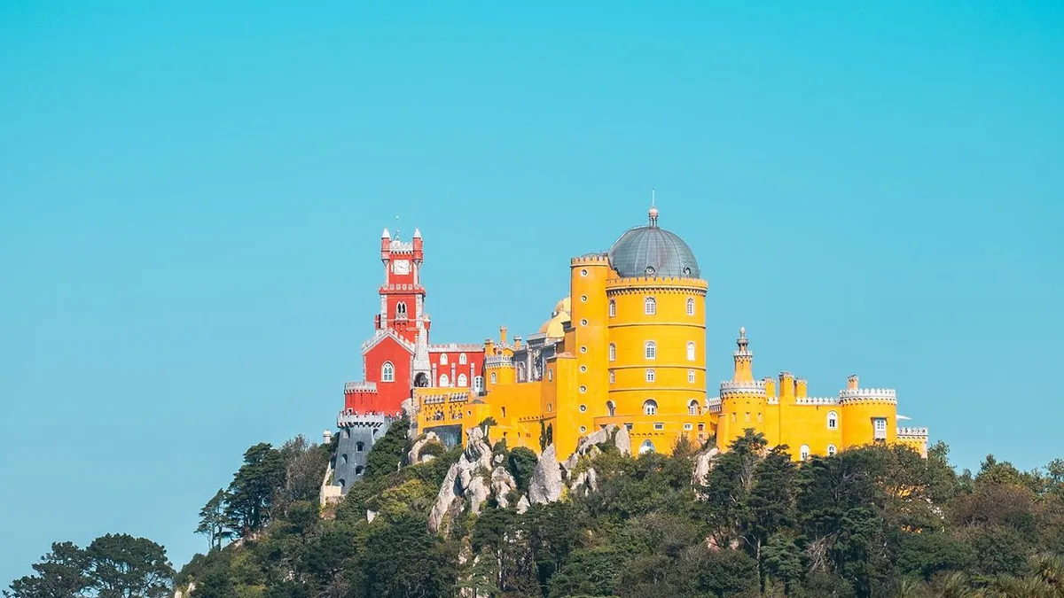 Pena, São Jorge e Regaleira entre os castelos e palácios mais populares da Europa