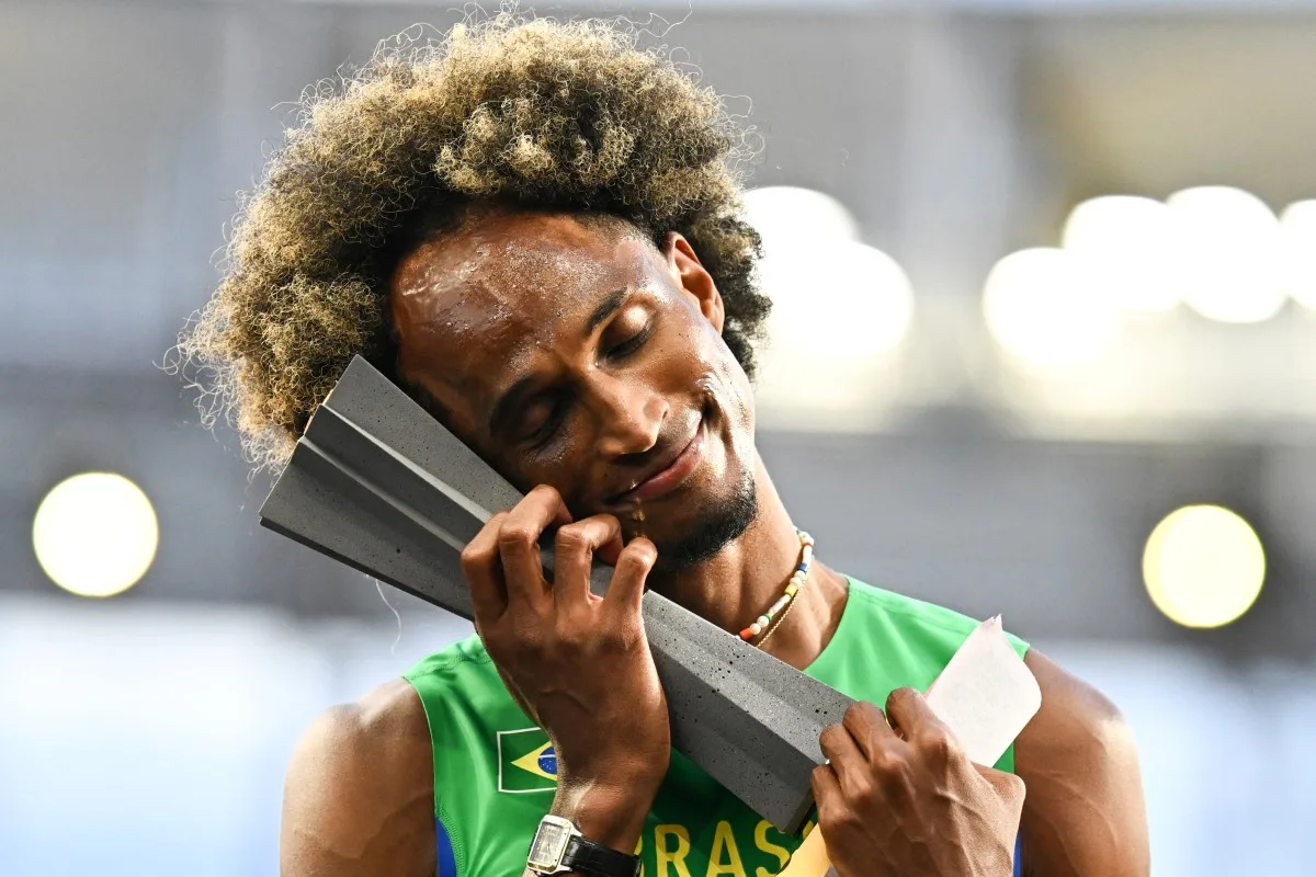 Alison dos Santos vence Mundial de Atletismo e termina invicto em 2026