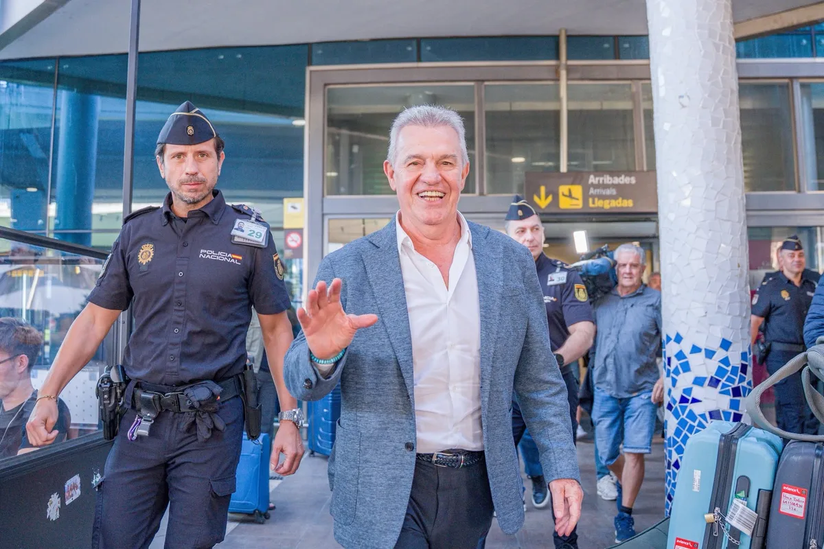 El jet lag no va con Aguirre, del aeropuerto a la Ciudad Deportiva: “¿Mi último baile? Ya veremos... hablaré con Silvia"