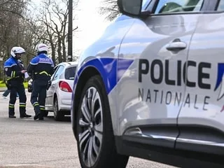 Les forces de l’ordre peuvent-elles fouiller votre téléphone lors d’un simple contrôle routier ? On vous répond