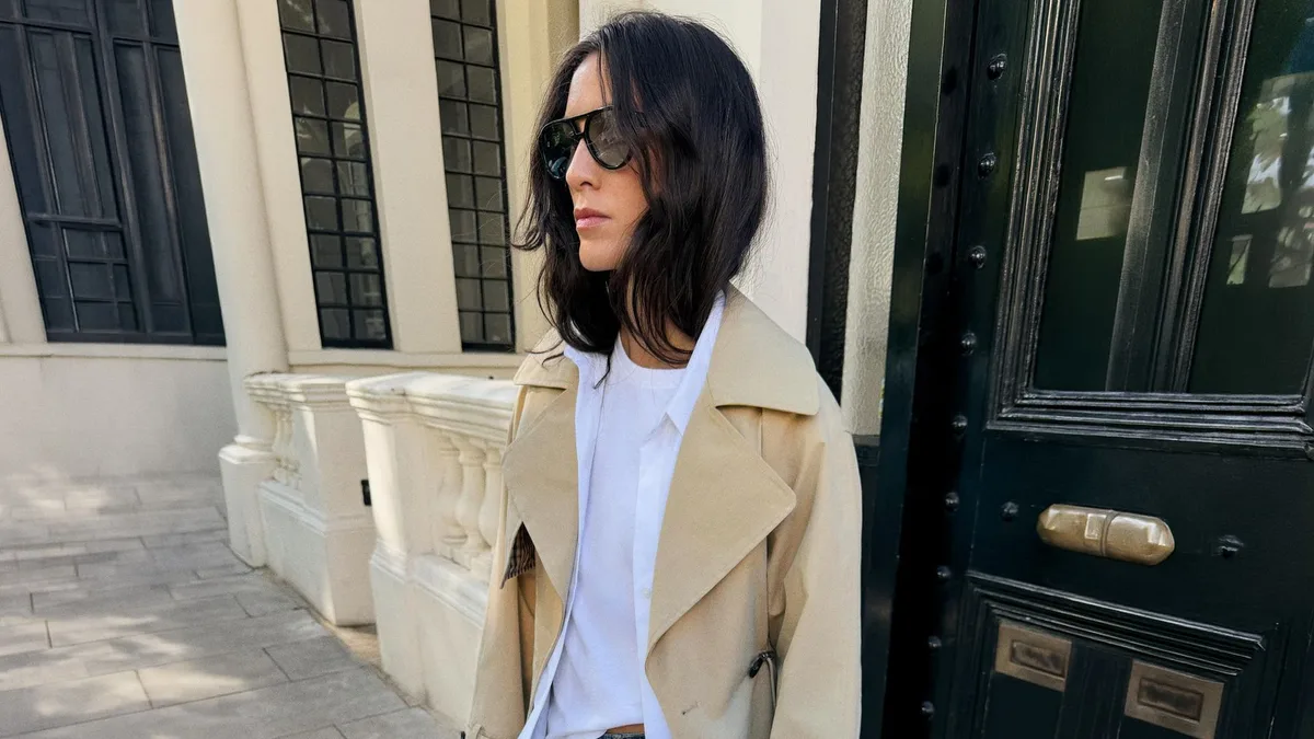 Una única cazadora 'trench' de Zara y 3 looks que te salvarán en la vuelta de septiembre con el cambio de tiempo