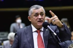 Ministro de Lula mira ‘desconstruir imagem de Flávio’ após adiamento no STF