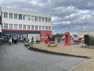 Suspicion d’intoxication à l’anthrax en Bretagne : un collège touché, huit élèves seraient malades, pompiers sur place