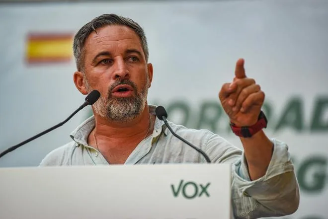 Abascal no da por hecha la derrota de Sánchez en las elecciones porque está vivito y coleando