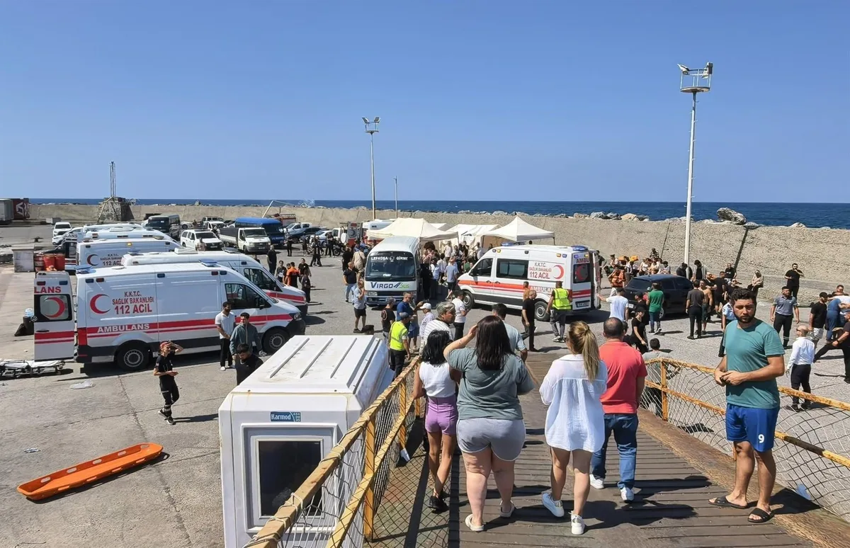 Los buzos podrían llegar al casco del ferry hundido en Chipre este martes