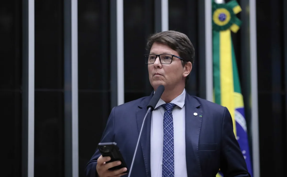 Mario Frias diz que não há crime em patrocínio do Master a Dark Horse