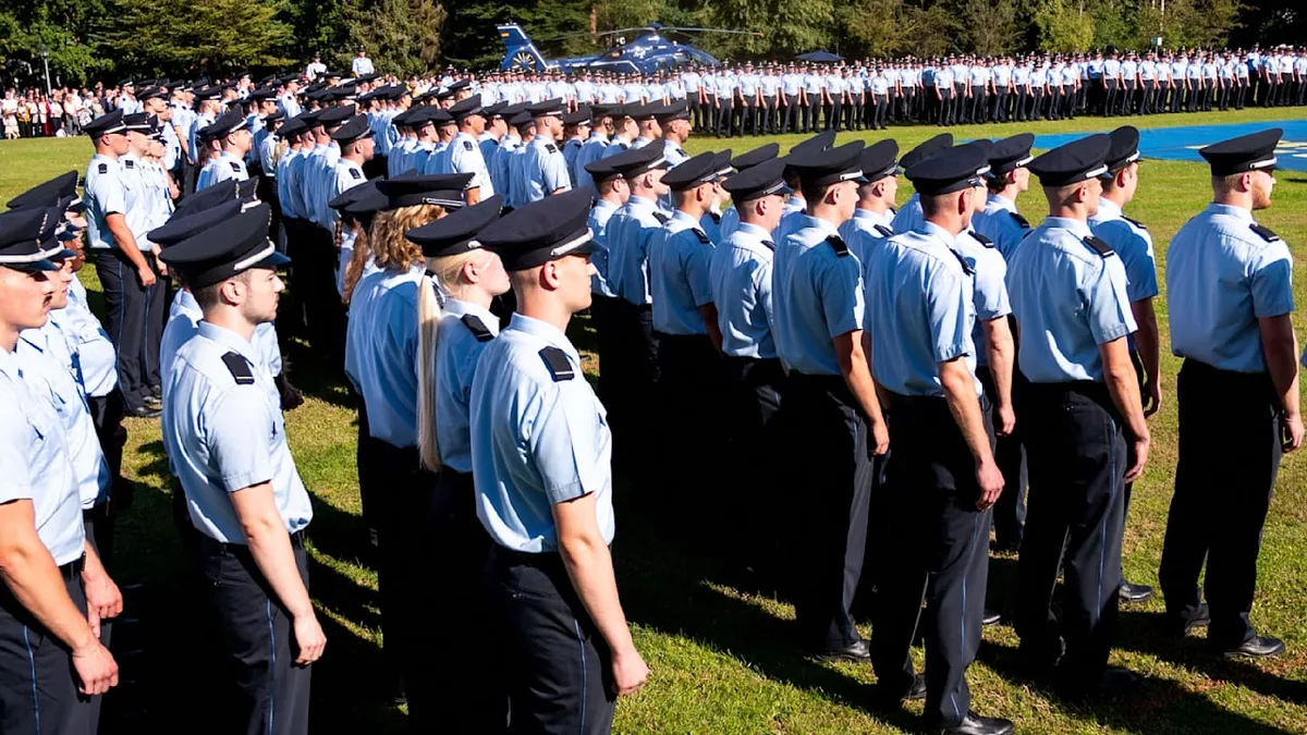 Extremisten in Behörden - Stimmt es, dass Polizisten oft AfD‑Anhänger sind?