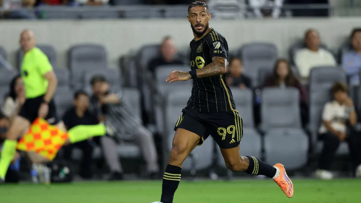 América acelera pláticas con LAFC por Denis Bouanga: necesita vender a Brian Rodríguez para cerrar el trato