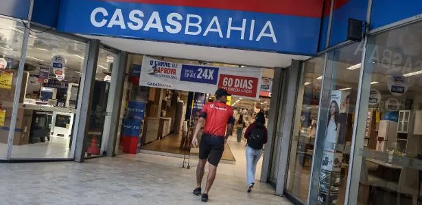 Juros altos que sufocam Casas Bahia atingem concorrência; vestuário respira