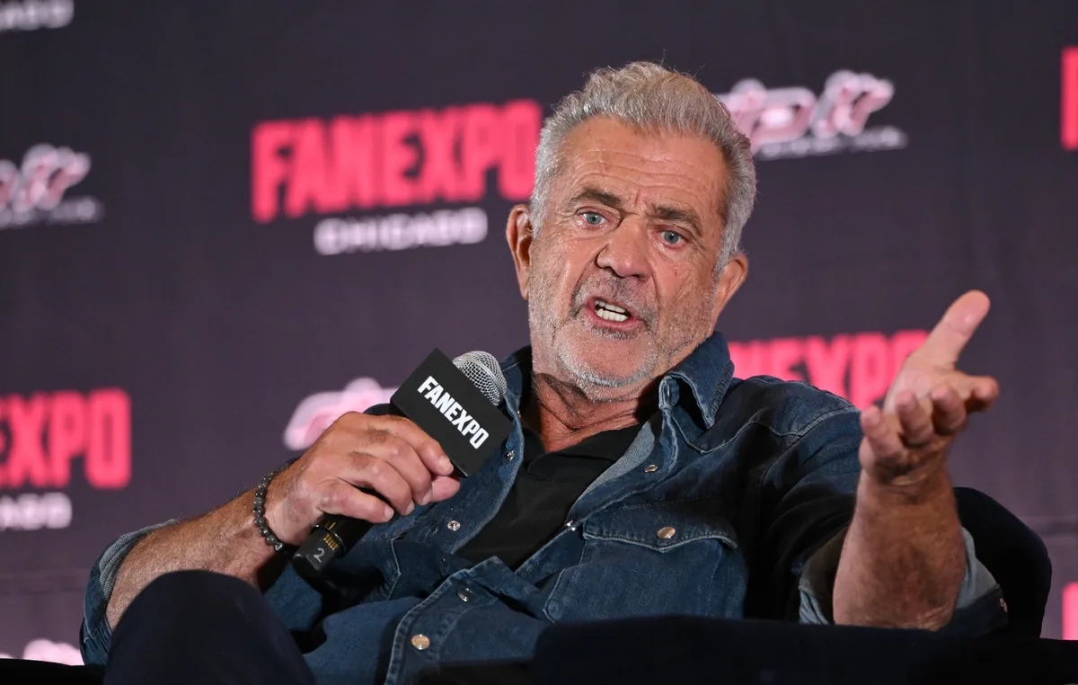 Mel Gibson apologises for mocking sign language interpreter: “Thoughtless idiocy”