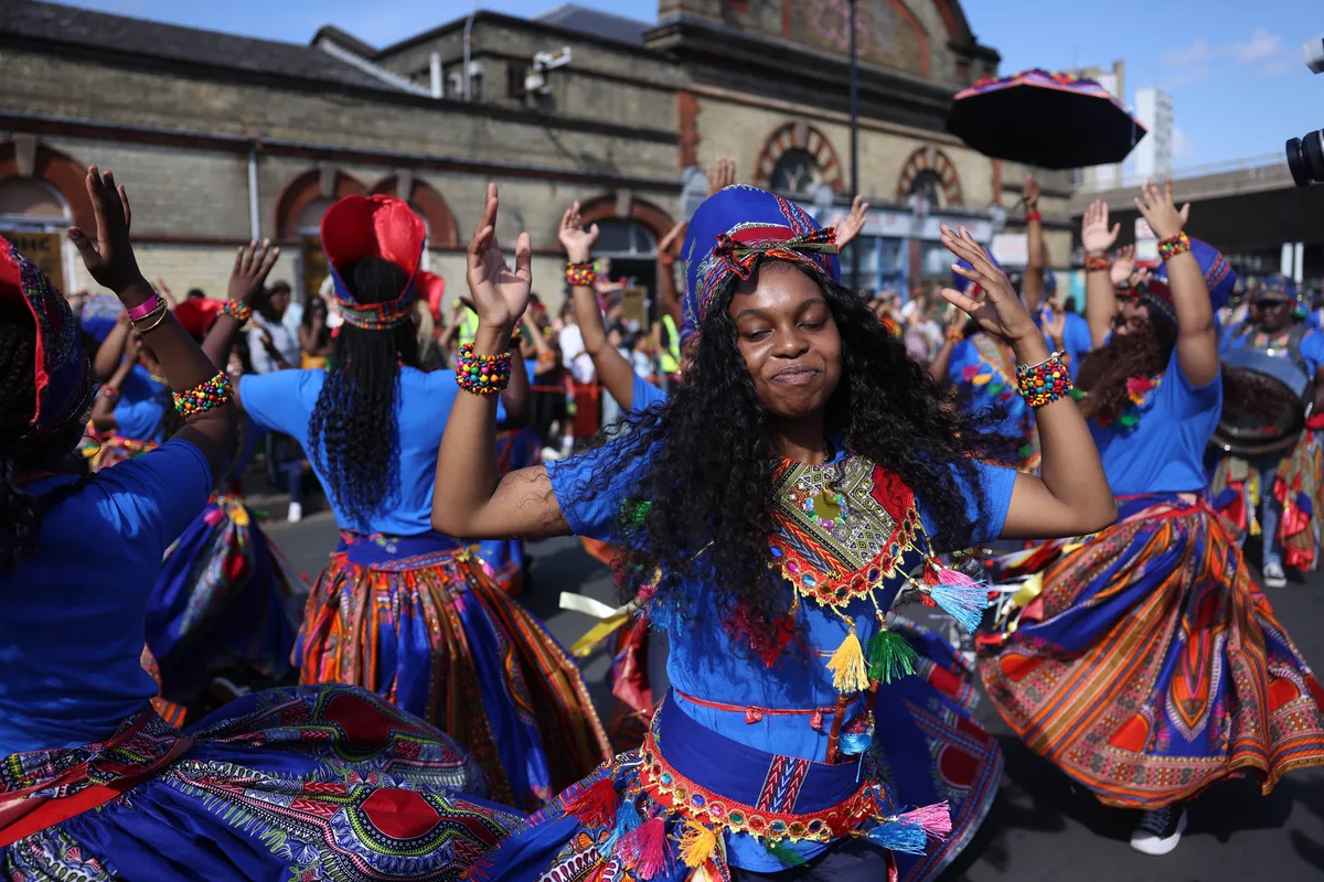 El carnaval de Notting Hill cumple sesenta años y mantiene el espíritu de reivindicación contra el racismo