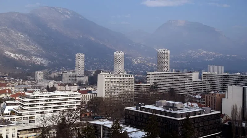 Grenoble: un homme retrouvé mort dans un parc, des stupéfiants découverts à son domicile