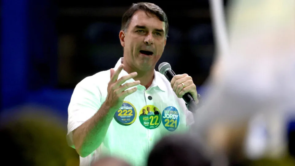 Flávio aposta em caso Lulinha para desgastar candidatura de Lula