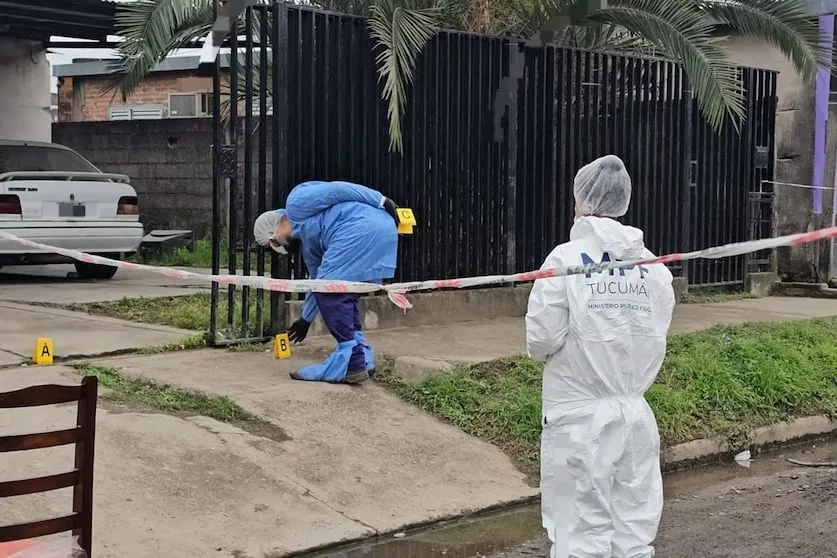 Un adolescente discutió con su expareja y la prendió fuego en Tucumán: ella está internada y él quedó detenido