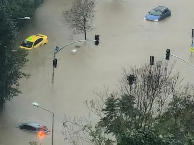 Heavy rain and flooding in Istanbul forces closure of schools