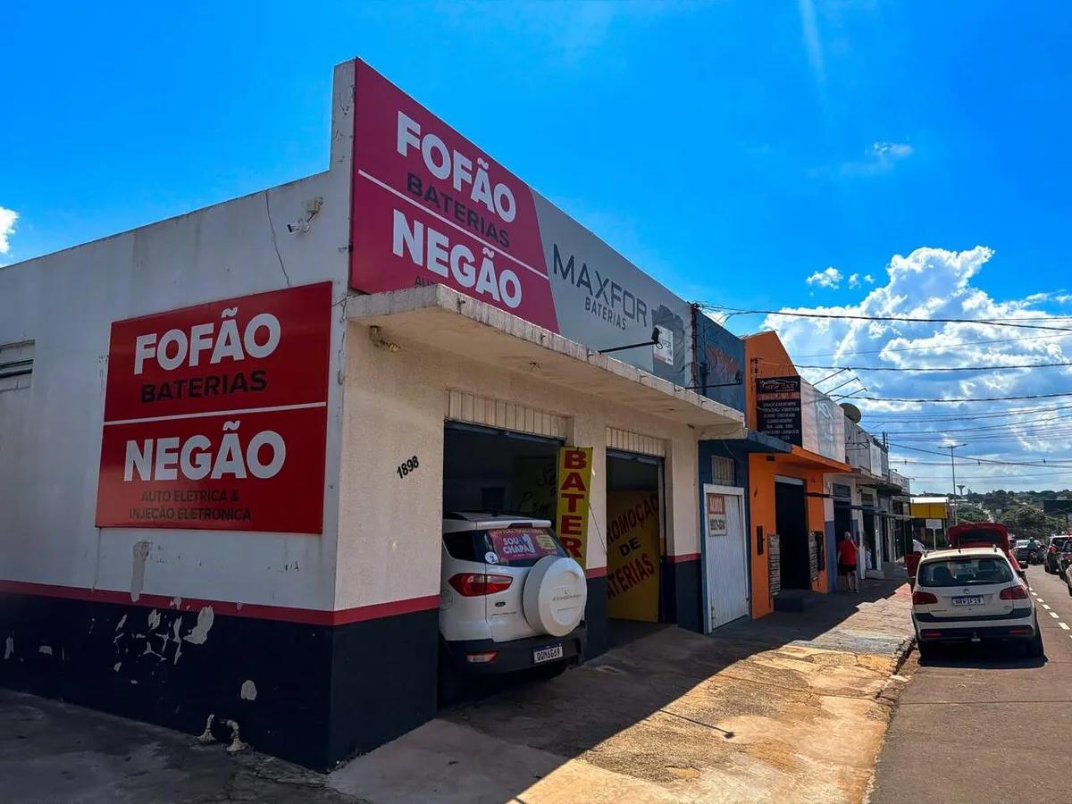 Quem são Fofão e Negão, dupla que chama atenção em fachada da Salgado Filho?