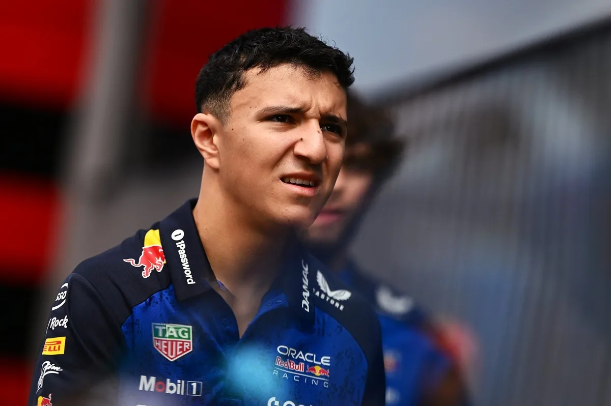 F1: Red Bull explica lesão de Hadjar e retorno de Lawson