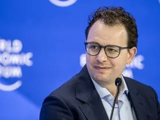 IA : le patron d’Anthropic redoute que des agents puissent prendre le contrôle d’Internet « d’ici six à douze mois »