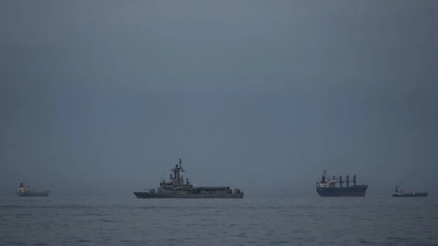 UAE cuts off trade with Iran after missiles land in water