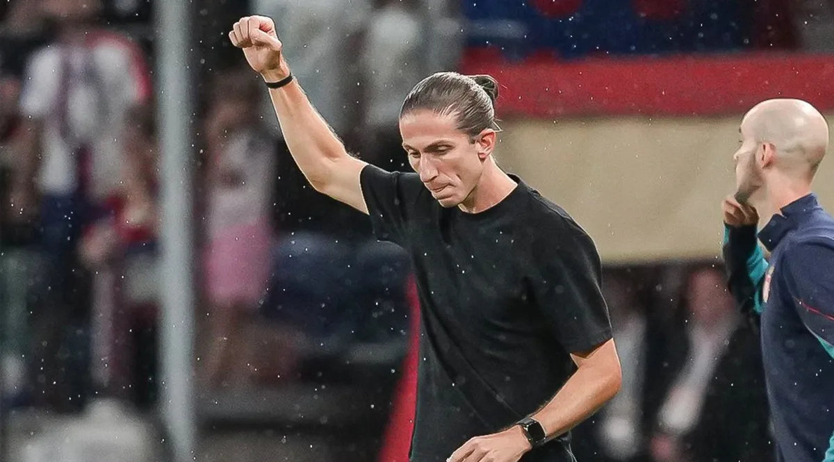 Filipe Luís vence em sua estreia oficial pelo Monaco, pelo playoff da Conference League
