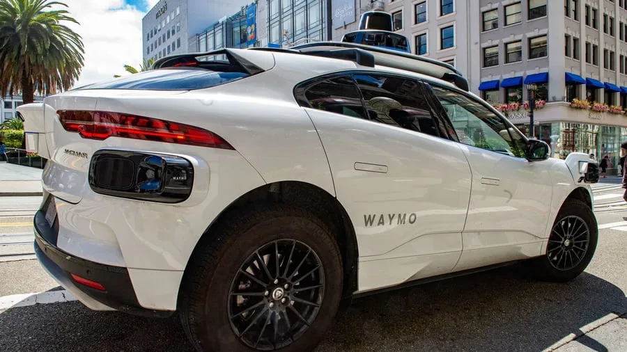 Robotaxis: Fahrerlose Taxis in München: Waymo kündigt Start für 2027 an