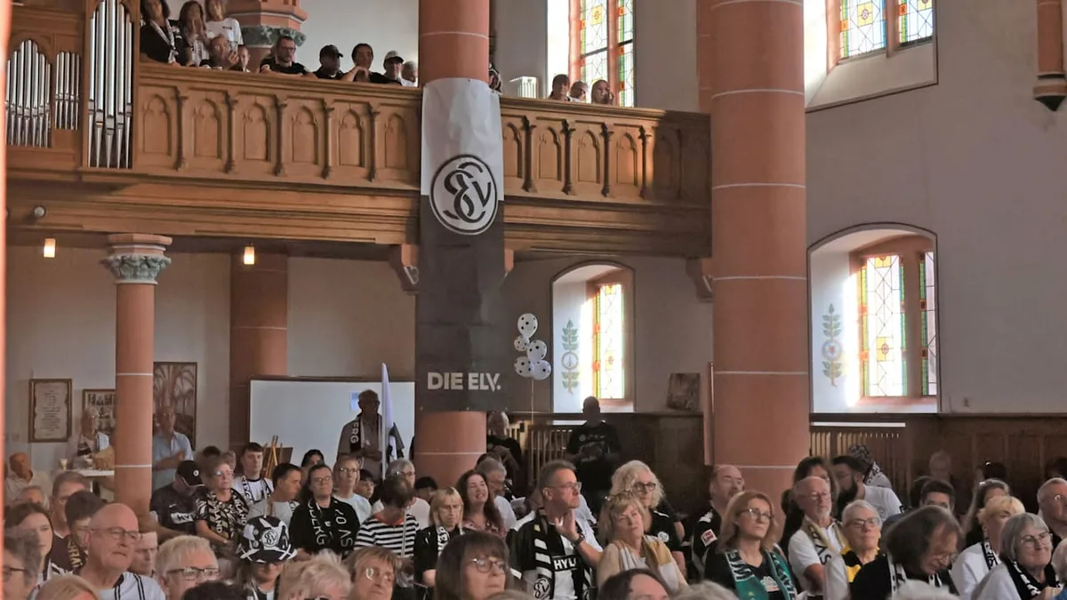 Gottesdienst, Funkmasten, Pressetribüne… - Für die Bundesliga alles neu in Elversberg