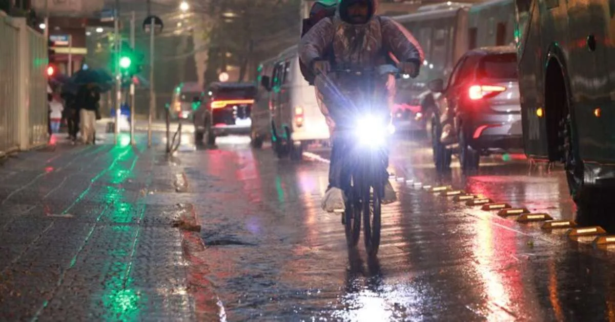São Paulo tem estado de alerta para alagamentos por forte chuva na manhã deste sábado