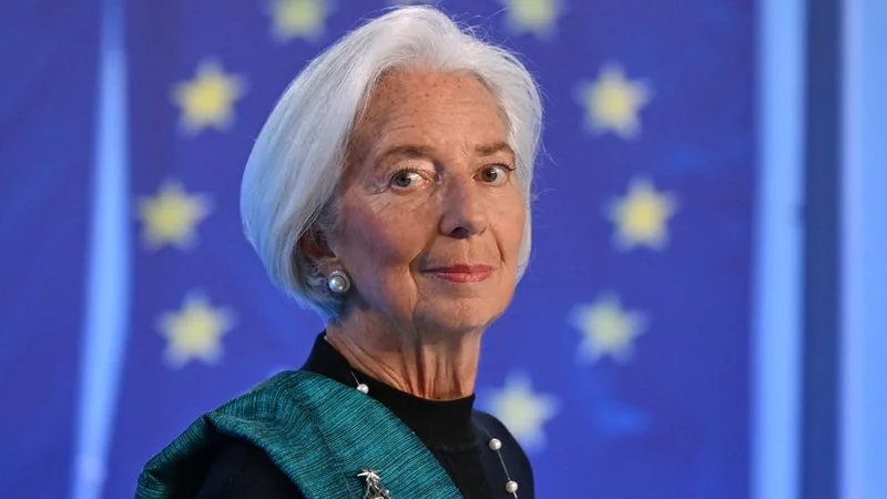 Christine Lagarde pourrait être nommée au Forum de Davos en novembre: son départ anticipé de la BCE permettrait de choisir son successeur avant la présidentielle de 2027