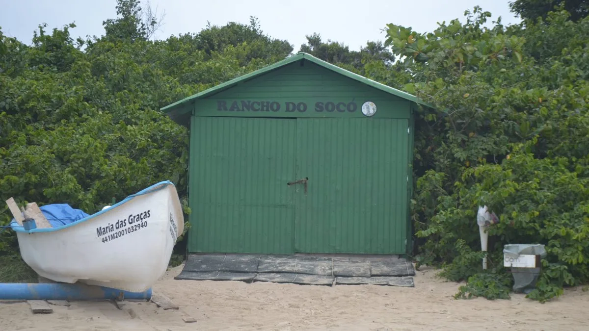 Ranchos de pesca no Norte da Ilha estão sem licenças e são usados para outros fins