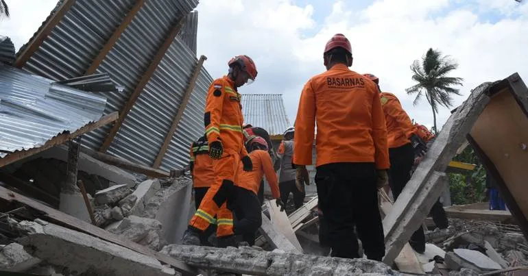 Octogenária resgatada de escombros três dias após sismo