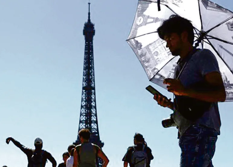 Detidas 855 pessoas em Paris no sábado durante os protestos sociais em França