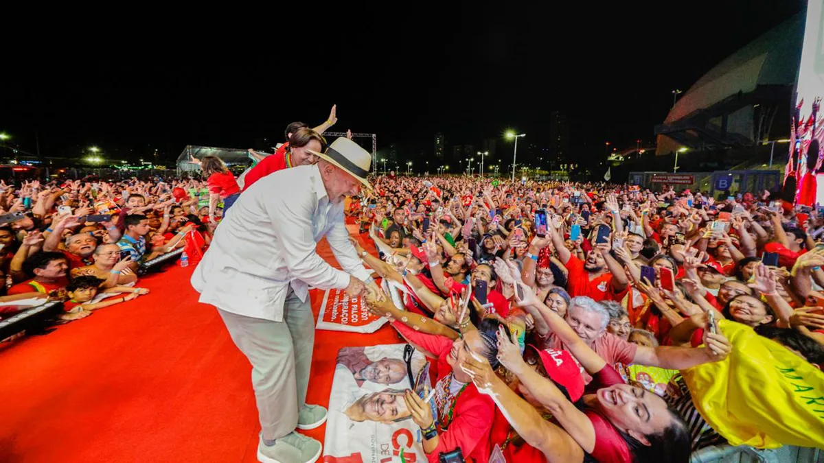 Lula mobiliza movimentos sociais para campanha de rua e mira indecisos