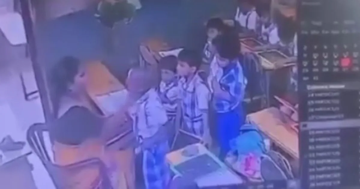 Indignación en la India: una maestra cacheteó a un nene de primer grado y sucedió el peor final