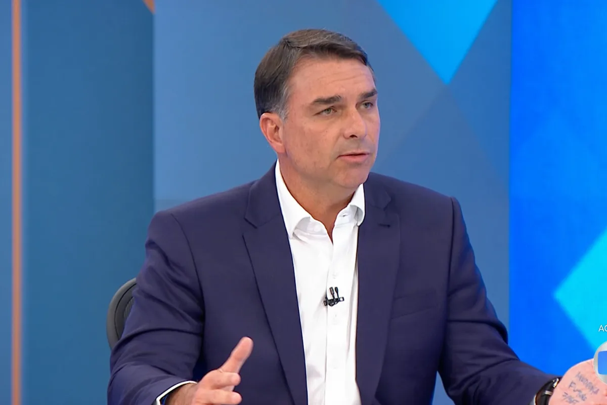 Flávio diz que não há nada de errado no patrocínio de Vorcaro em Dark Horse