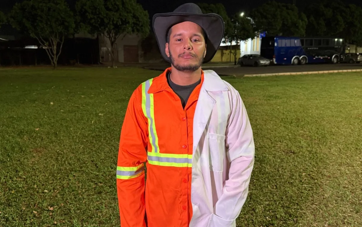 Gari que emocionou com ensaio de fotos ao se formar em enfermagem conciliava trabalho e estudo: 'Não é vergonha varrer rua'