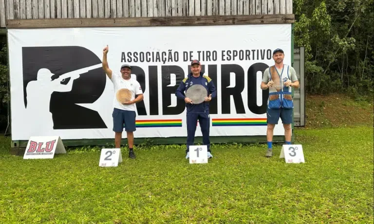 Haniel Langaro marca e Dinamo Bucareste vence pela quarta vez na Romênia